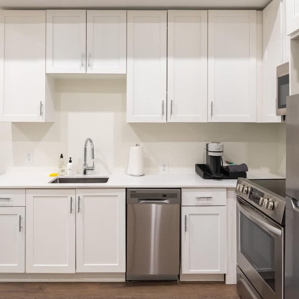 Sosuite 1BR Apt Acc w W D Gym Lounge view 5