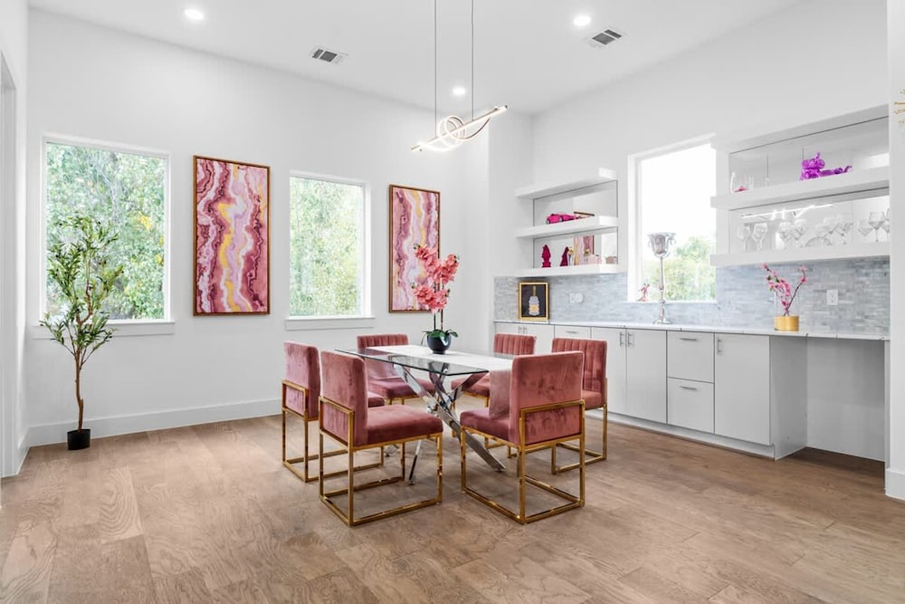 Downtown Houston 3BR Bachelorette Escape