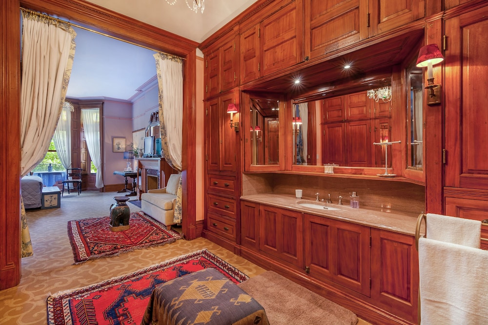 Suites in a Manhattan Mansion