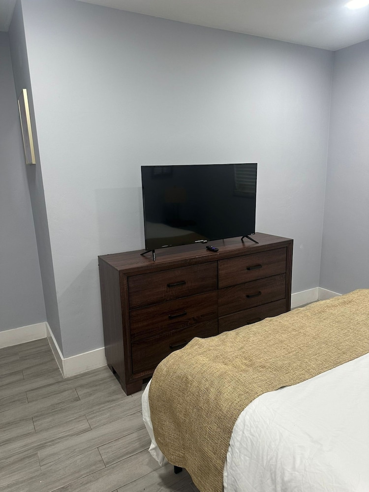 Relaxing 4BR 2BA Home With Wifi and Private Pool in Fabulous Fort Lauderdale