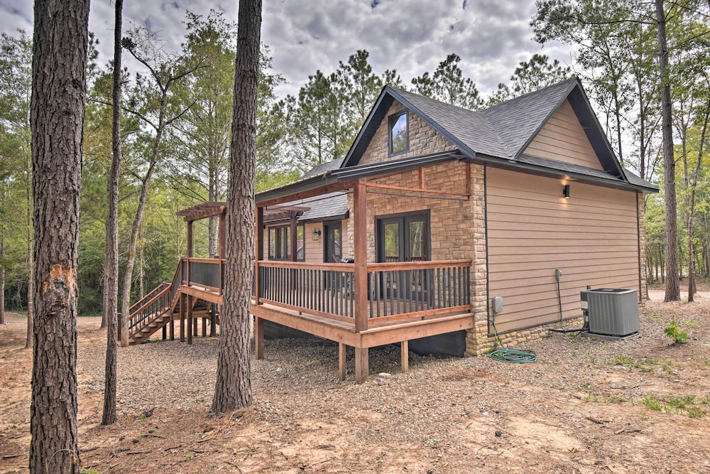 Modern Broken Bow Cabin: Large Deck, BBQ & Pergola view 5
