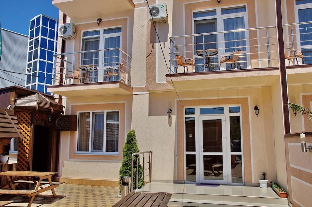 Tikhaya Gavan Guest House