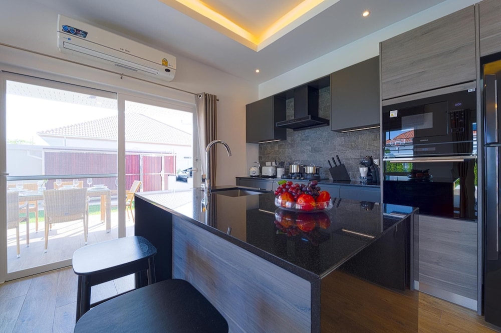 Brand-New Modern 3-Bedroom Villa MB20