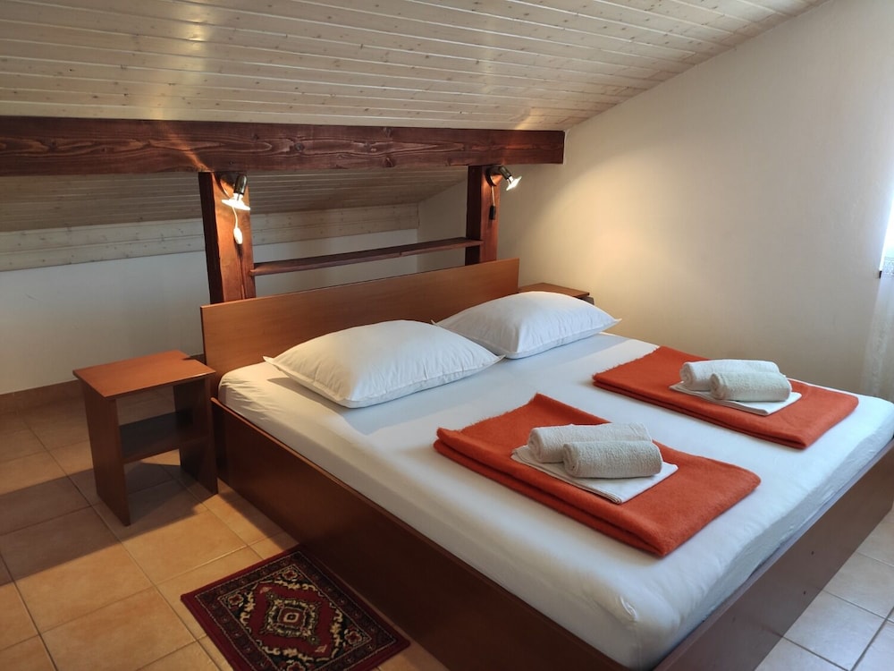 Nives - Great Location - A1