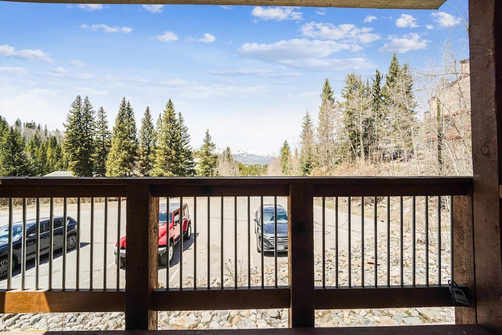 Tenmile Viewhouse 2 Bedroom Townhouse by RedAwning view 5