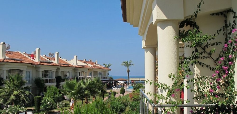 Villa SH14 by JoyLettings view 4