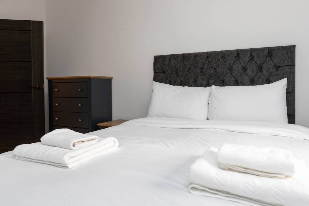 Contemporary 2 Bedroom Apartment on Columbia Road