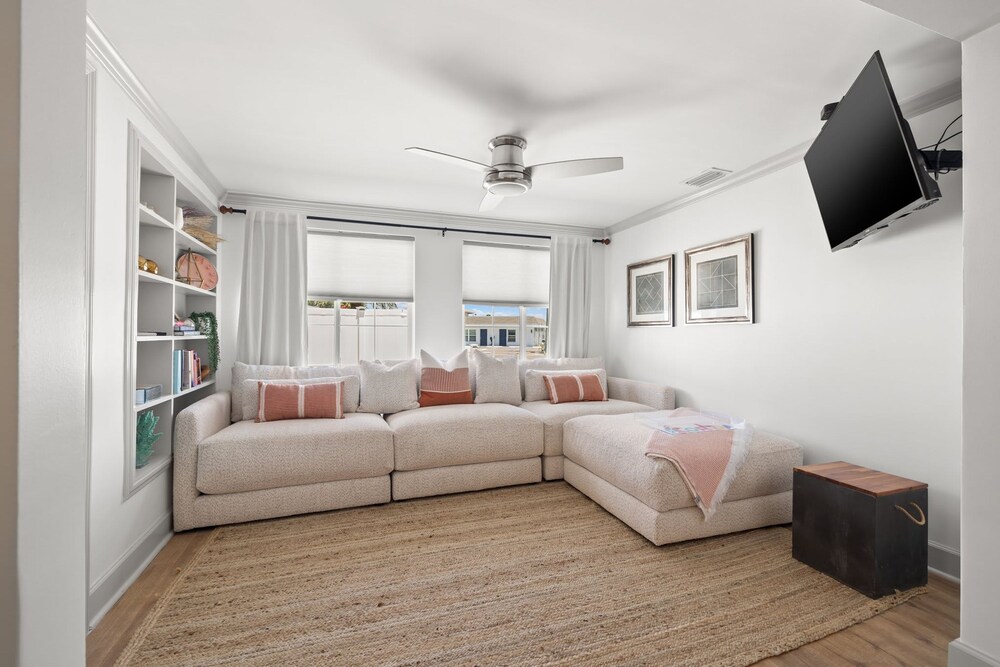 Stylish Villa Near Treasure Island Beaches