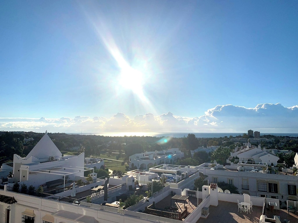 Marbella - House - Sleeps 4 - Pool - Parking
