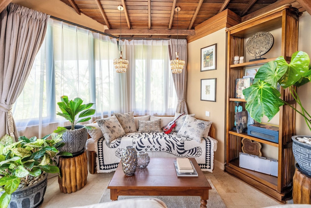 Luxurious Arakana Villa with Pool