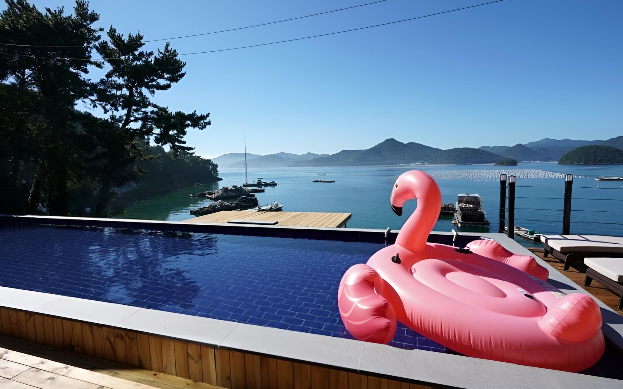 Tongyeong Glow Pension view 2