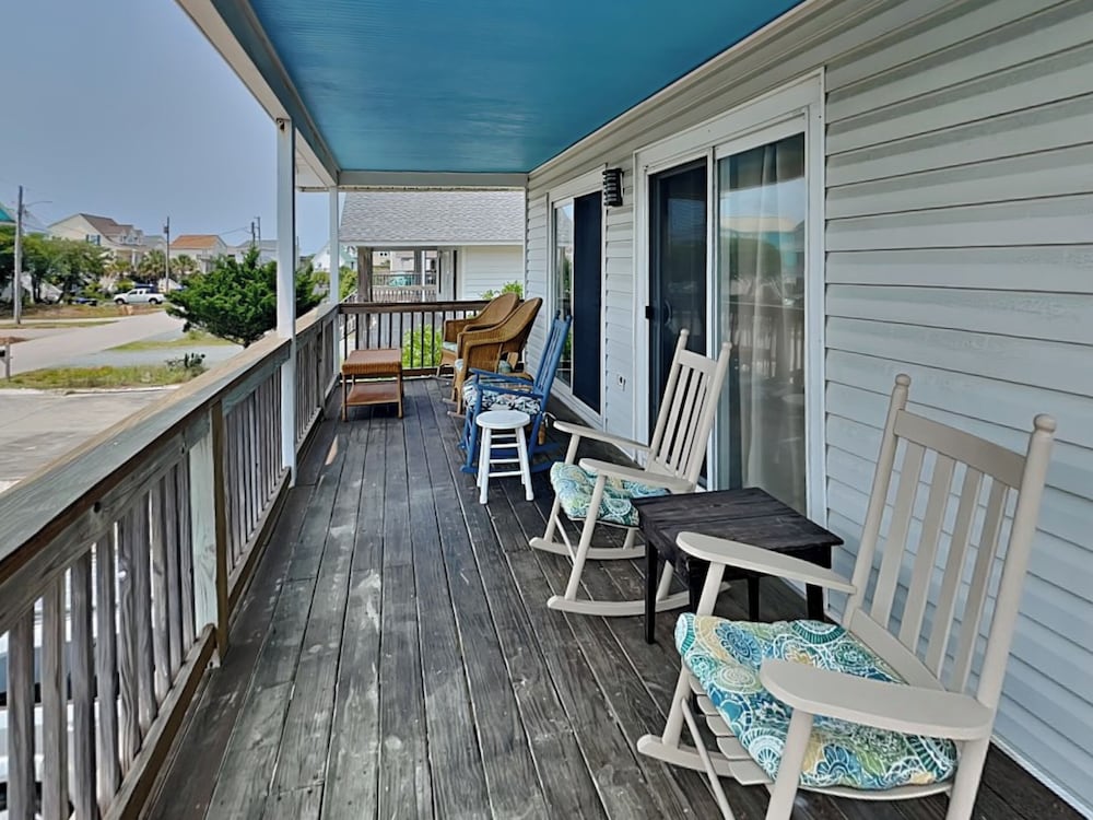 Sassy Seahorse by Topsail Realty