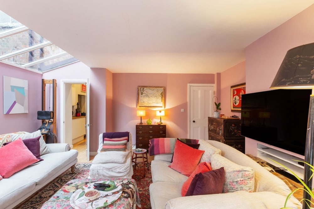 Lovely 4 Bedroom House near Portobello
