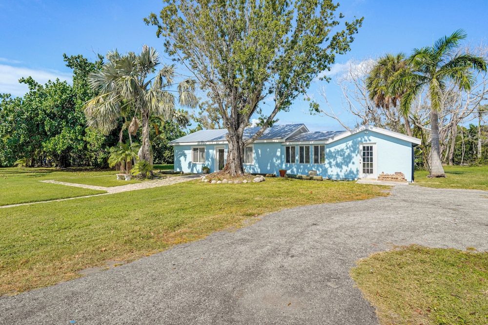 3 Mi to Beaches: Pet-friendly Retreat in Bradenton