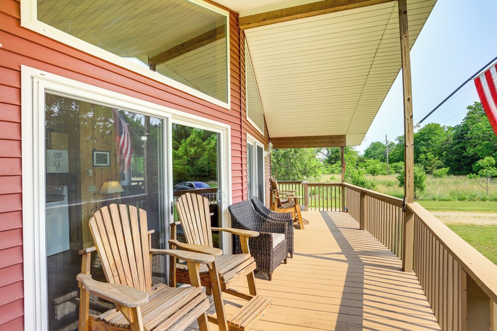 Walk to Lake: Kelleys Island Gem w/ Deck!