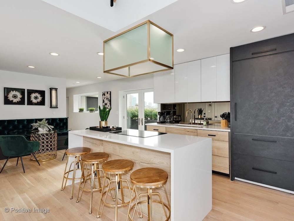 4 BDR Penthouse with Views photo 5