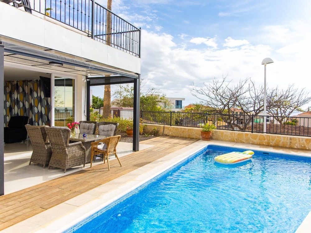 Heated Pool Stunning Sea Views
