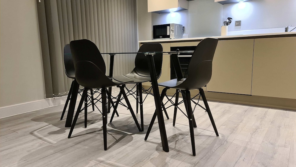 Luxury 2-bedroom Apartment in St Martin s Place BMH