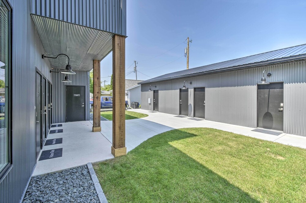 Elkhart Lake Townhome - 20 Mi to Sheboygan!