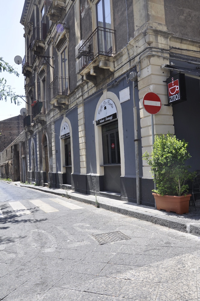 Hotel De Curtis Palace - Image 1