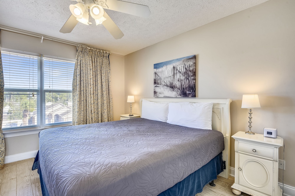Beaches and Dreams by Book That Condo view 5