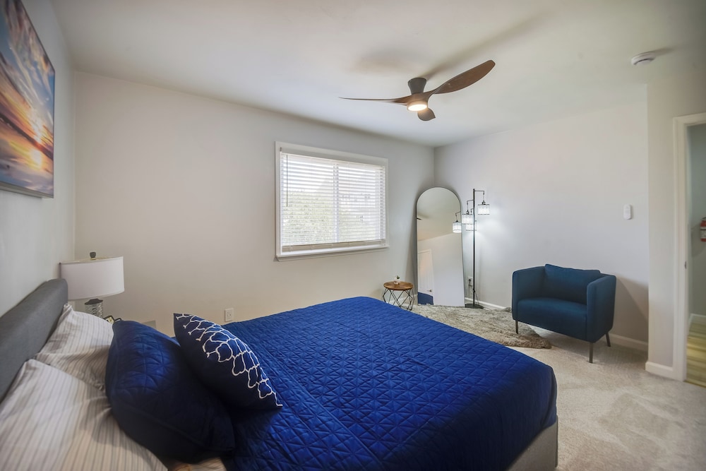Stay By the Beach! Norfolk Duplex Half-mi to Ocean
