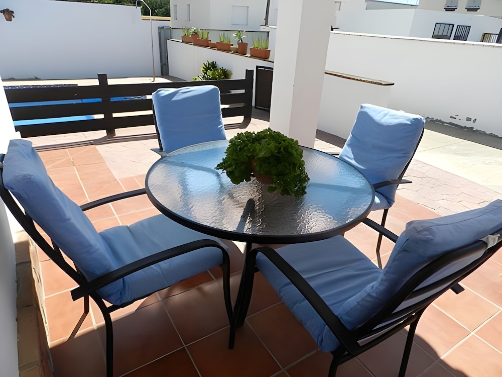 Apartamentos piscina compartida
