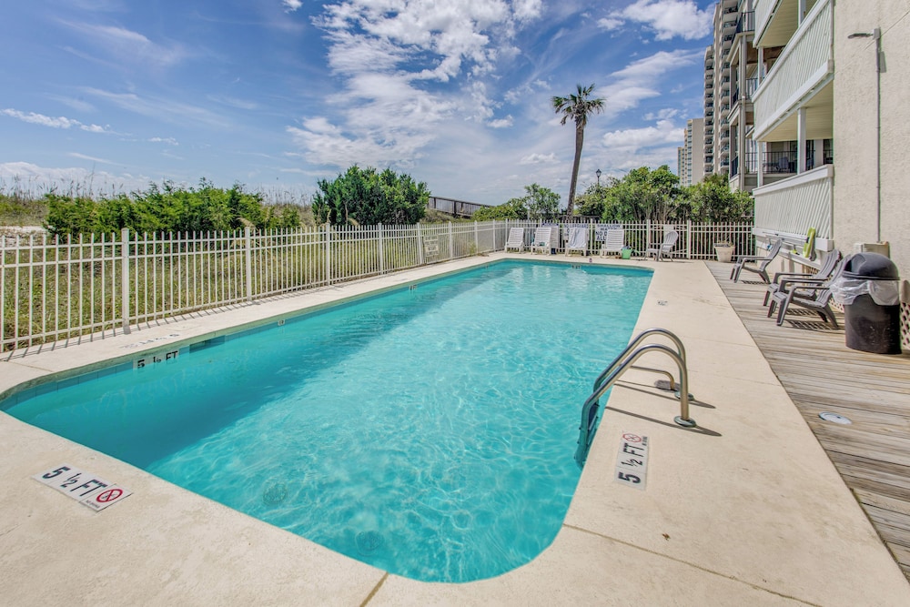 Direct Beach Access! Walkable Condo on Ocean Blvd