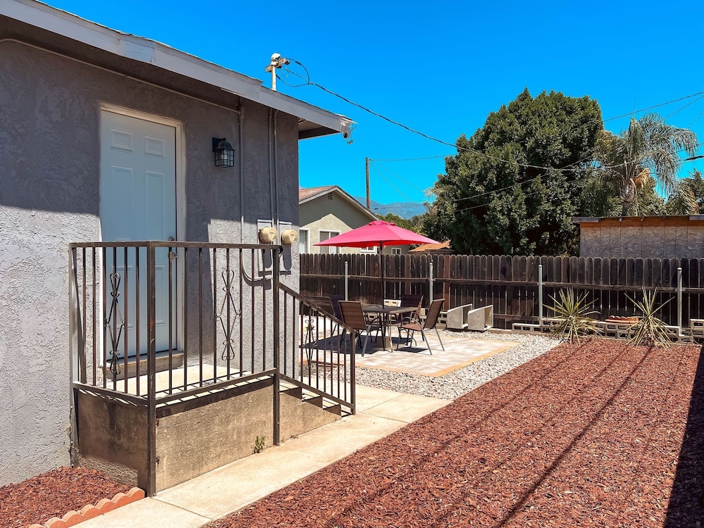 Cozy 2BR Home With Bright Interior Relaxing Patio