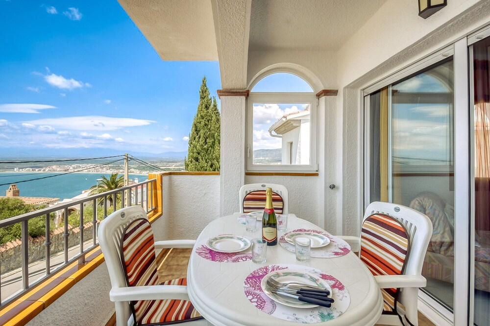 Apartment in Roses Near Cap de Creus
