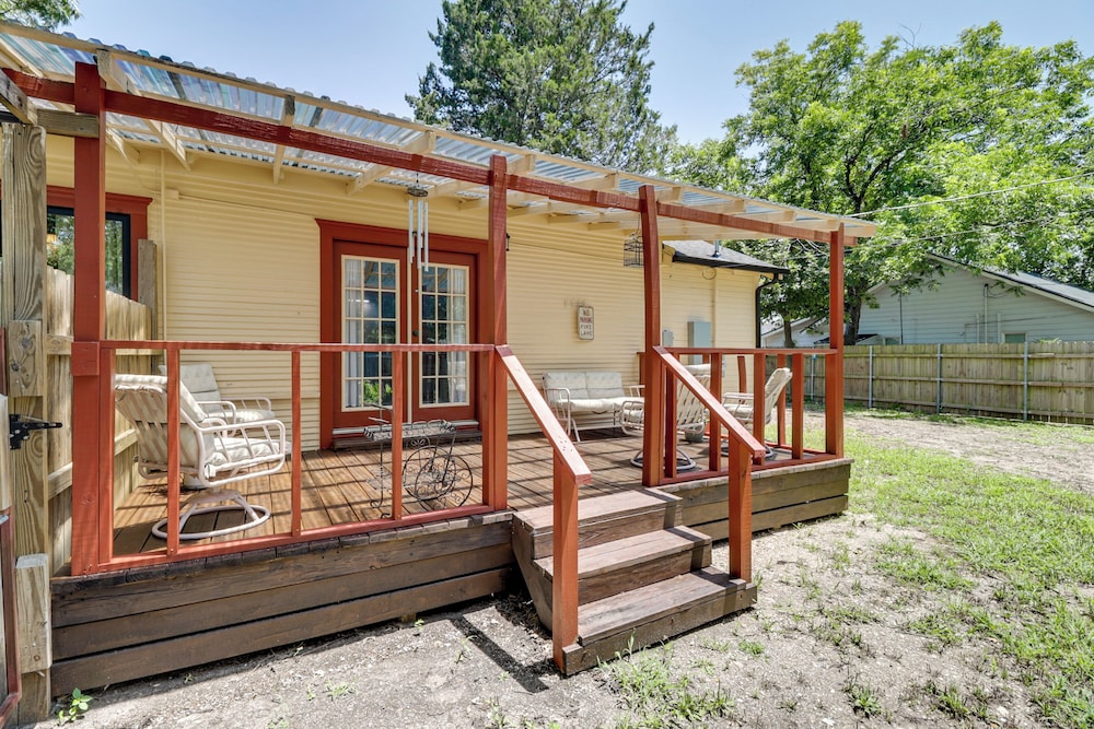 1925 Craftsman Bungalow - 1 Mi to Dtwn Waxahachie!