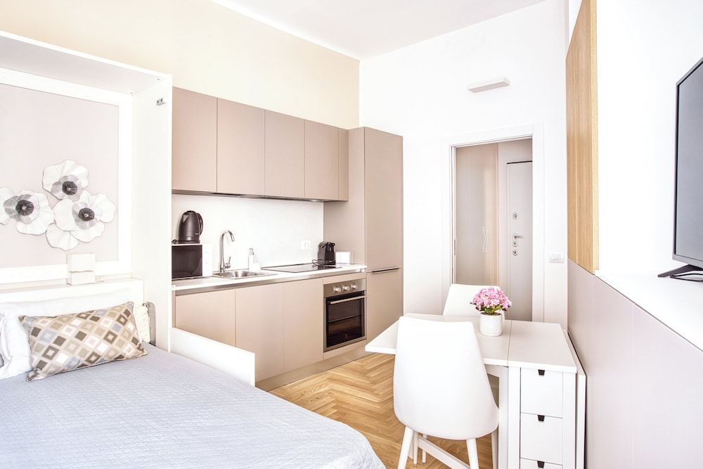 Old Milan Navigli Family Apartments