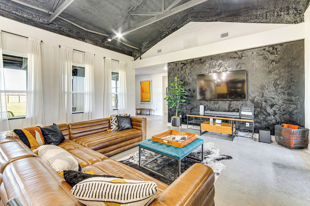 6 Mi to Lake Tawakoni: Texas Family Home
