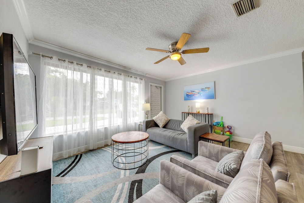 4 Mi to Ocean: Family Getaway in Pompano Beach!