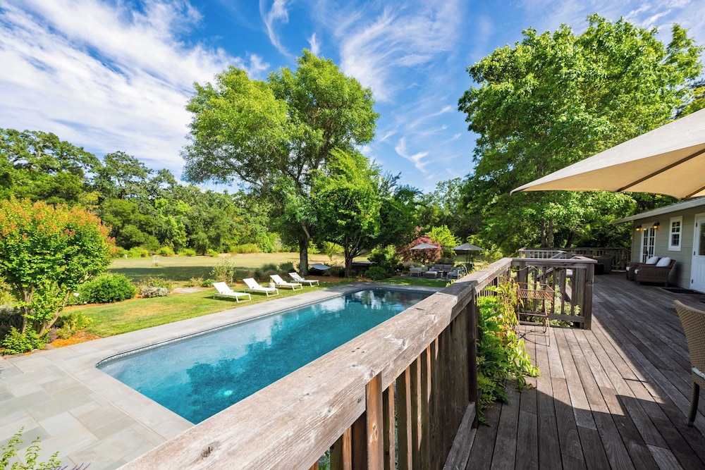 Glen Ellen Escape 5BR Retreat w/ Pool, Hot Tub, Hammocks & Vineyard Views