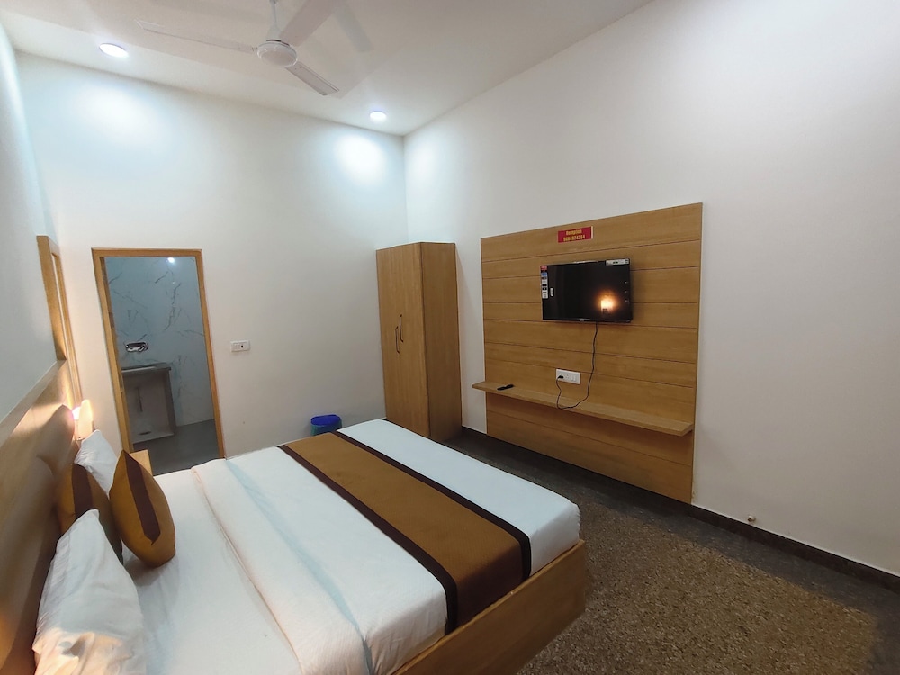Hotel Devi Ram Atithi Bhawan Vrindavan By HRG