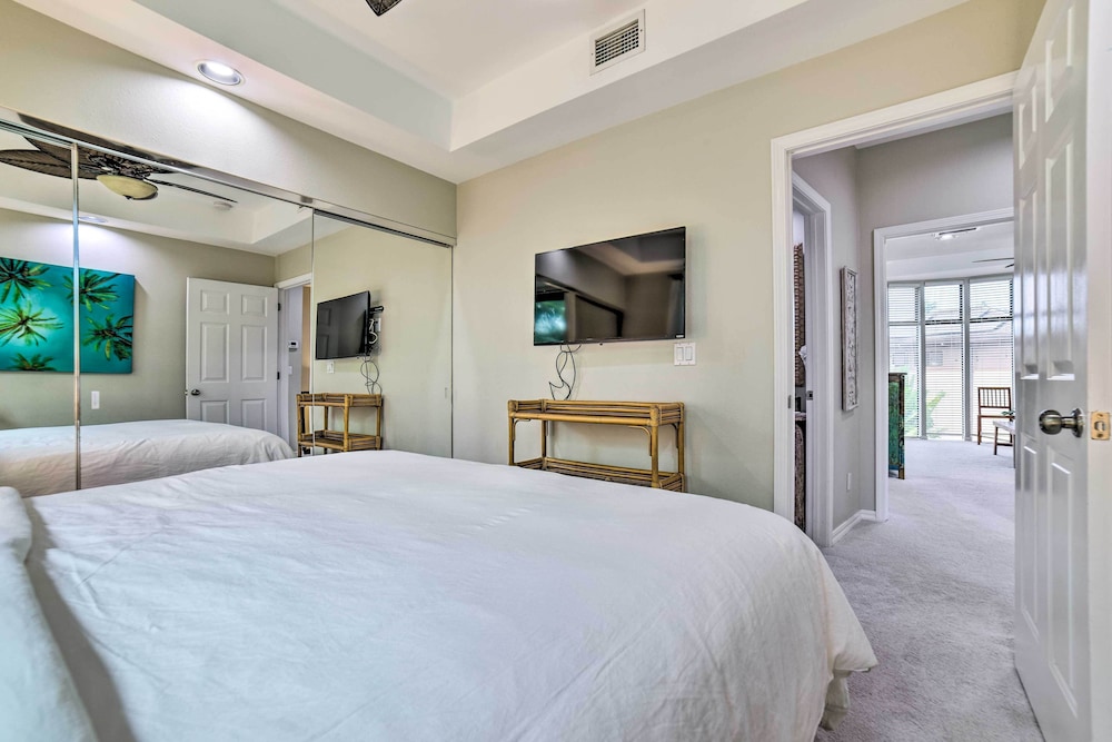 Bright & Airy Lahaina Condo - Walk to Beach!