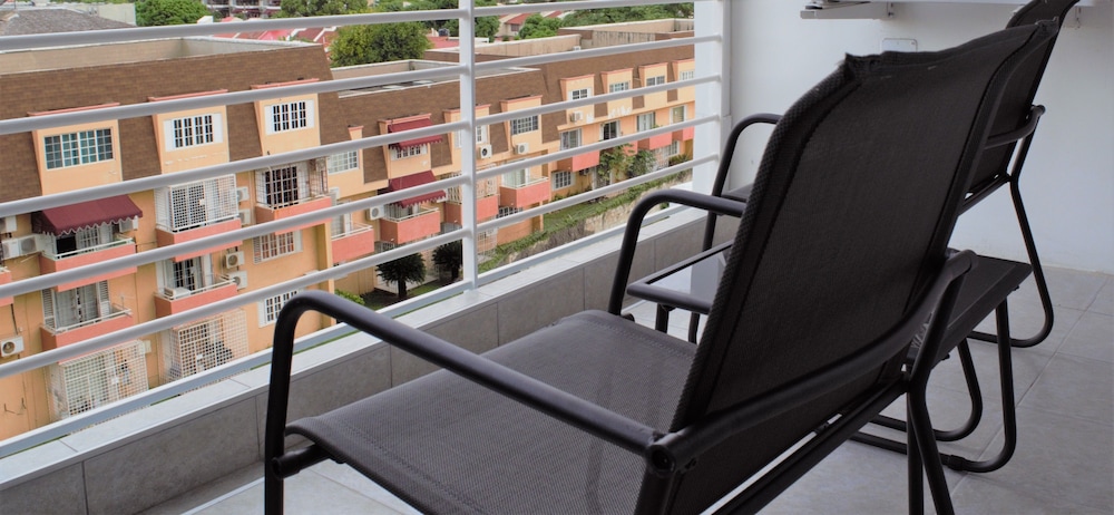 New Kingston Luxury Apt The Bromptons