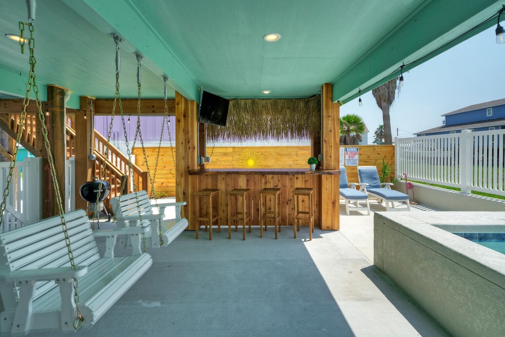Tequila Tides by Avantstay Free Golf Cart Pool