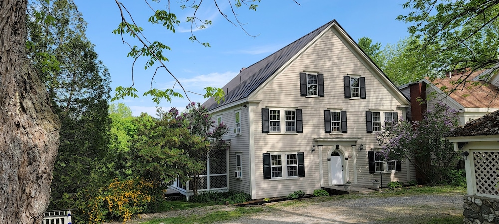 Hawks House Inn