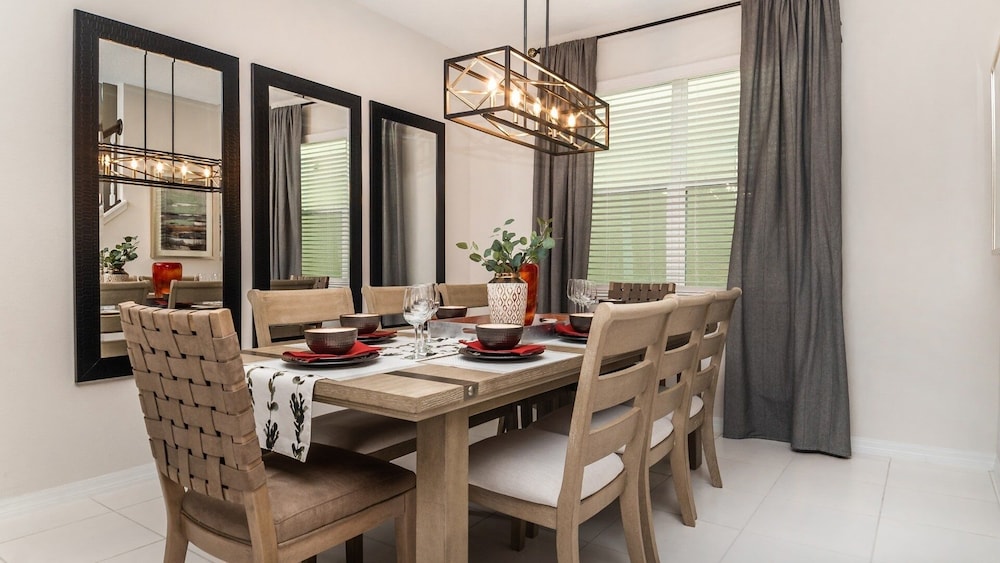 Solara Resort 5 Bedroom Private Pool + Spa Home 5 Home