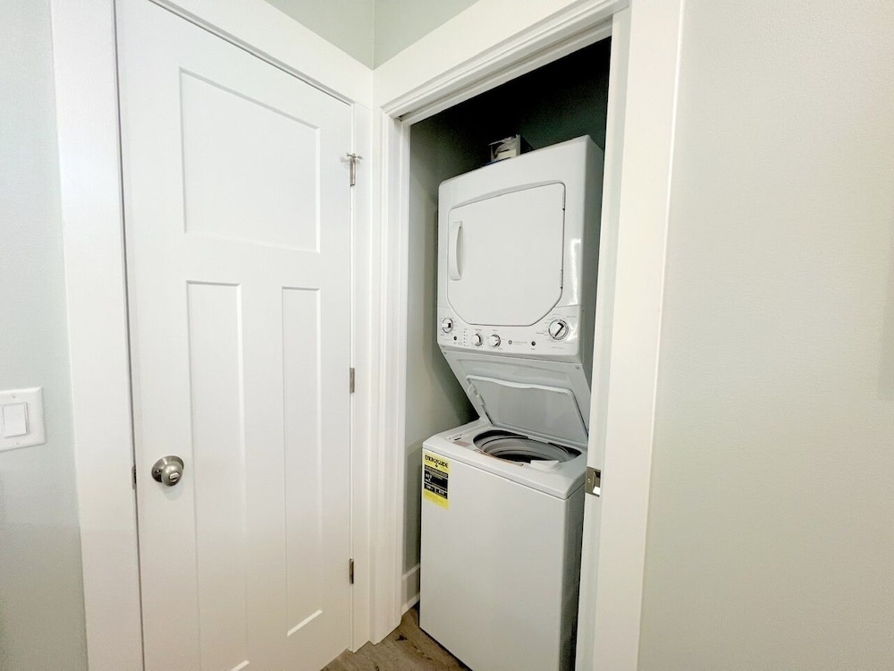 Hooked On A Feeling 3 Bedroom Home by RedAwning view 3