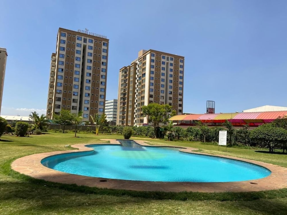 Lux Suites Enzi Heights Apartments view 3