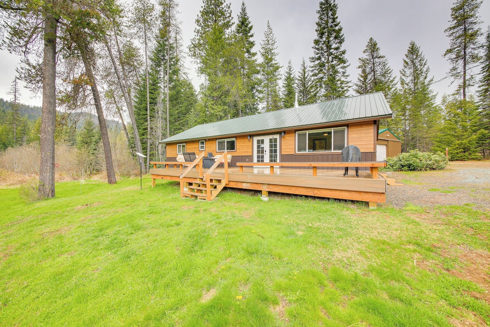 Sandpoint Vacations - Scenic Priest Lake Vacation Rental: Deck  Views! - Property Image 1