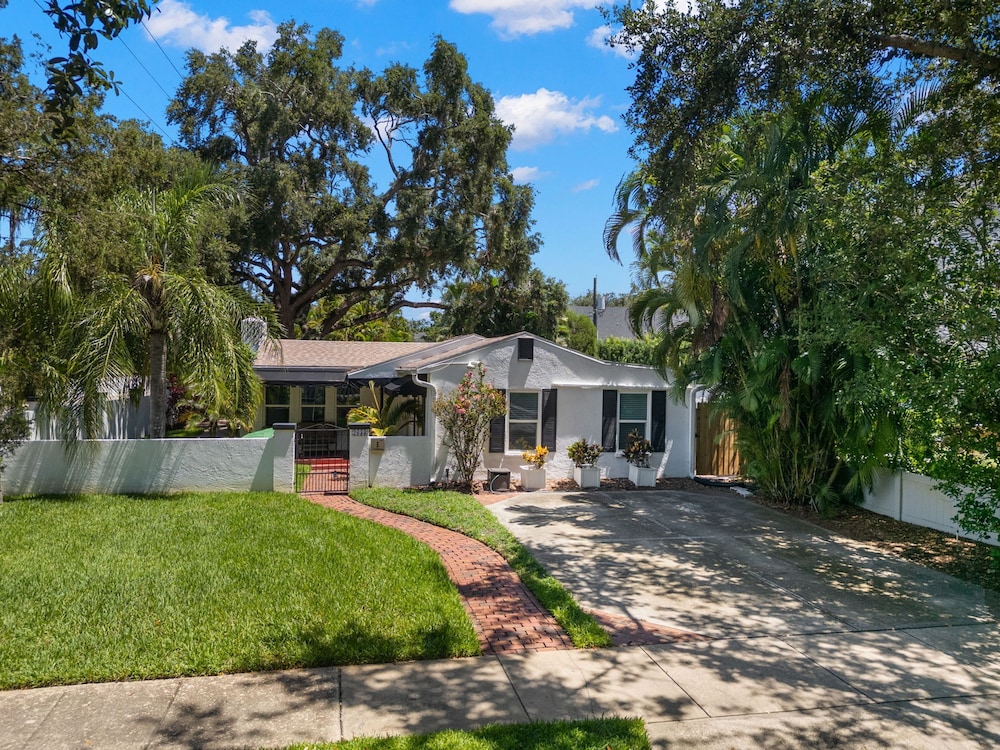 NEW Sunset Serenity - South Tampa Home With Pool