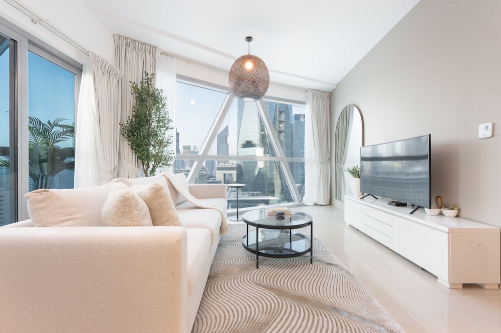 Well-furnished 3 Bedroom in Park Towers Difc