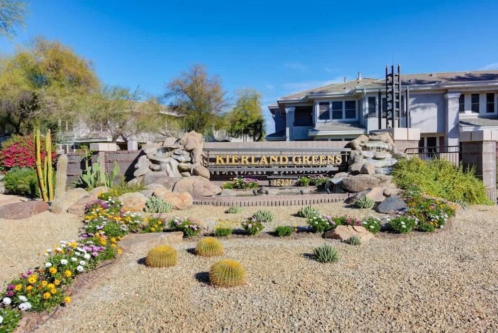 Scottsdale Condo Overlooking Golf Course