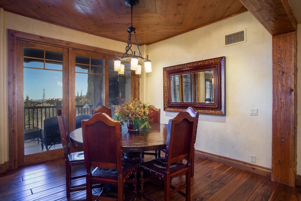 Grand Lodge - 3 Bedroom Deluxe #308 - Ski-in/out 3 Condo