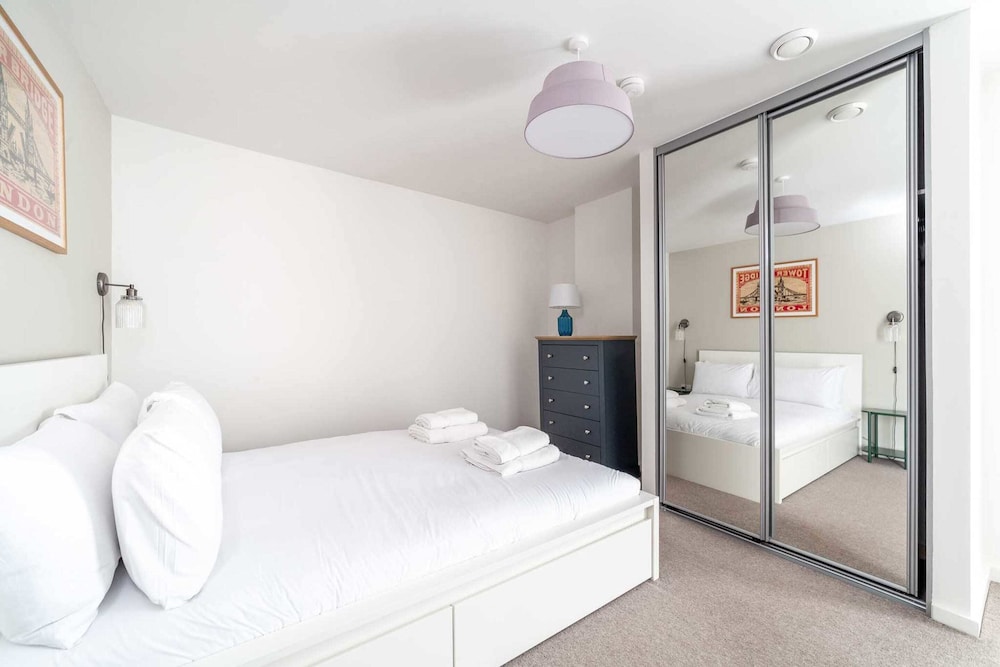 Cosy East London Retreat view 5