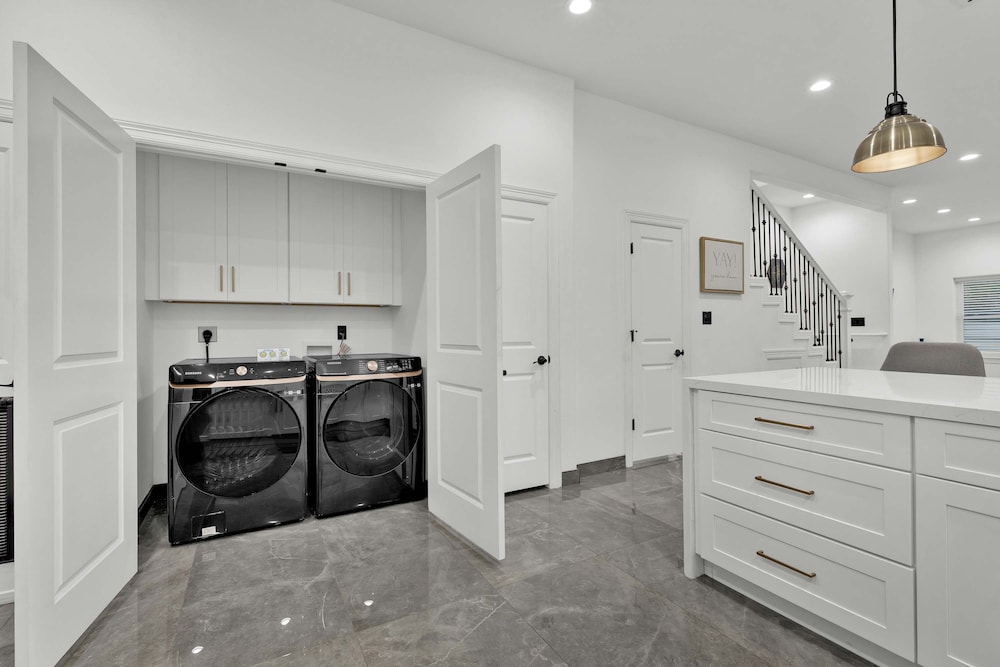 Immaculate Townhouse w Pool Balcony South Padre
